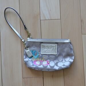 COACH Poppy Wristlet Wallet Classic C Design